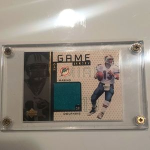 1988 UPPER DECK DAN MARINO GAME WORN JERSEY CARD